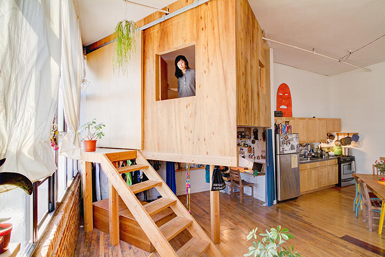 artist-builds-treehouse-inside-her-house-to-fulfill-a-dream (1)