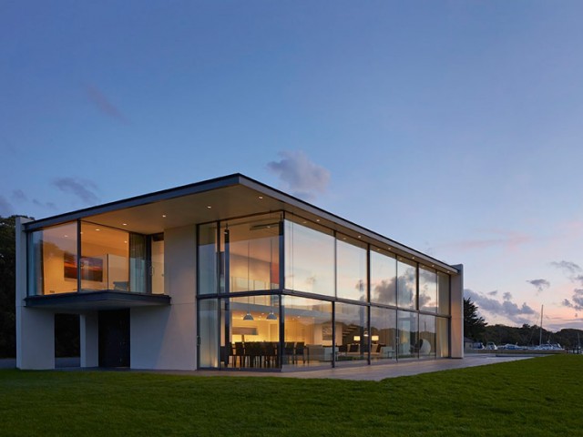 Holiday Home for a Yachtsman in England by The Manser Practice