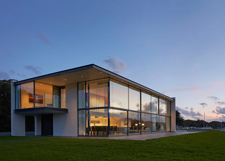 Holiday Home for a Yachtsman in England by The Manser Practice