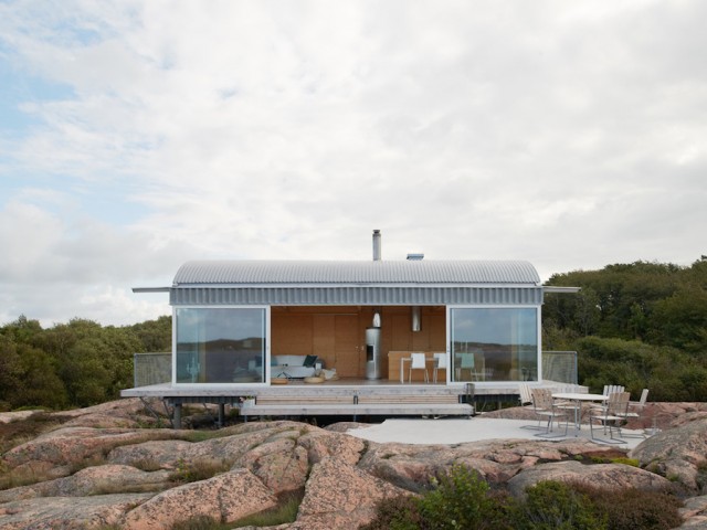 Relaxing Slavik Summerhouse in Sweden by Arkitekt Mats Fahlander